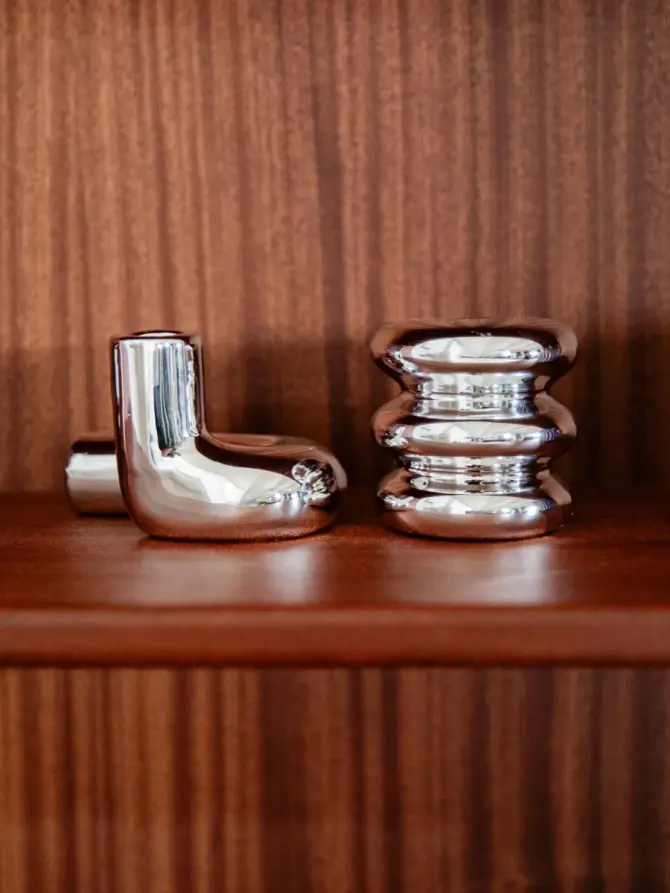 Świecznik SILVERI ceramiczny zakręcony srebrny 11,5x8,5x7,5 cm