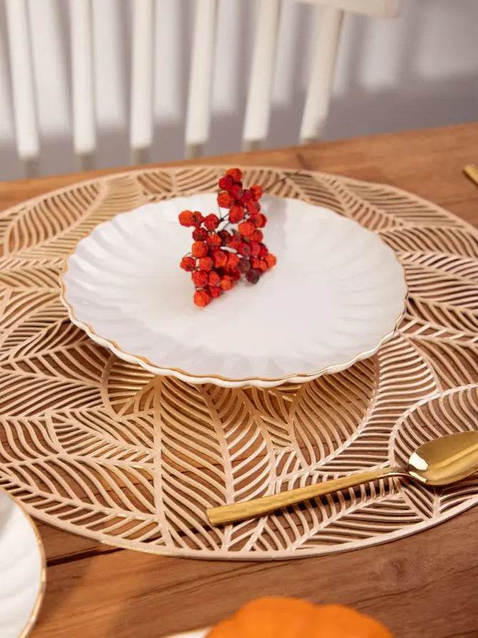 Talerz MELIDA porcelanowy deserowy ze złotą obwódką 20 cm