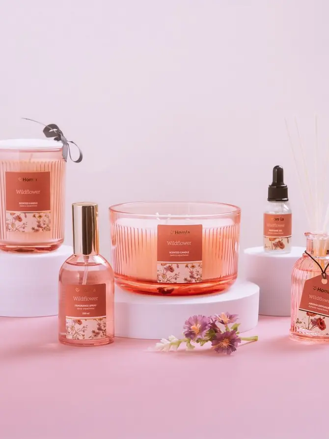 Świeca zapachowa z zawieszką BRISE Wildflower 230 g