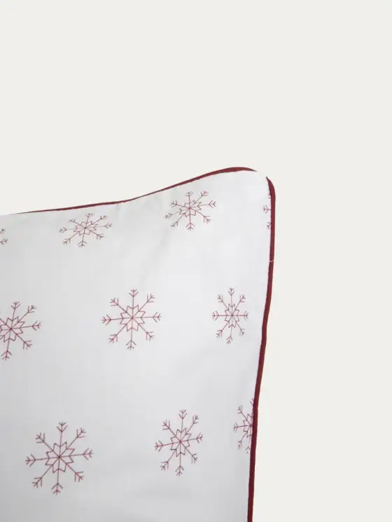 Pościel FRIO bawełniana w czerwony świąteczny wzór z lamówką 140x200 + 1*50x60 cm