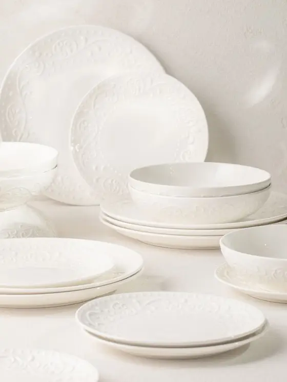 Zestaw talerzy SYLIA porcelanowy z ornamentem 18 el