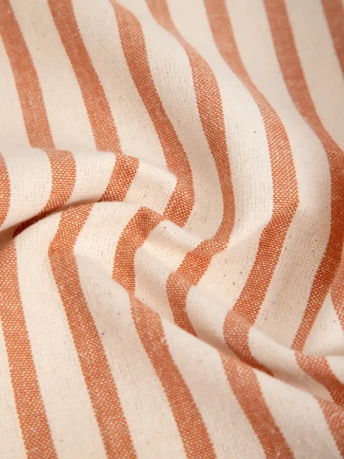 Obrus DAVIO bawełniany w paski karmelowe z falbaną 130x180 cm
