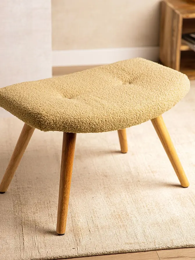 Podnóżek MOSS TEDDY BOUCLE w tkaninie TEDDY musztardowy 61x41x38 cm