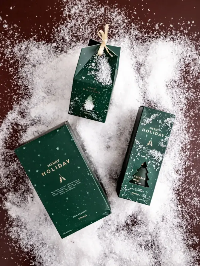 Świeca zapachowa SNOWFALL Pine Essence 160 g