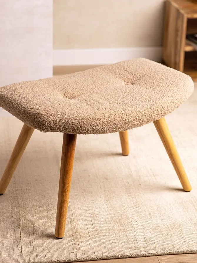 Podnóżek MOSS TEDDY BOUCLE w tkaninie TEDDY beżowy 61x41x38 cm
