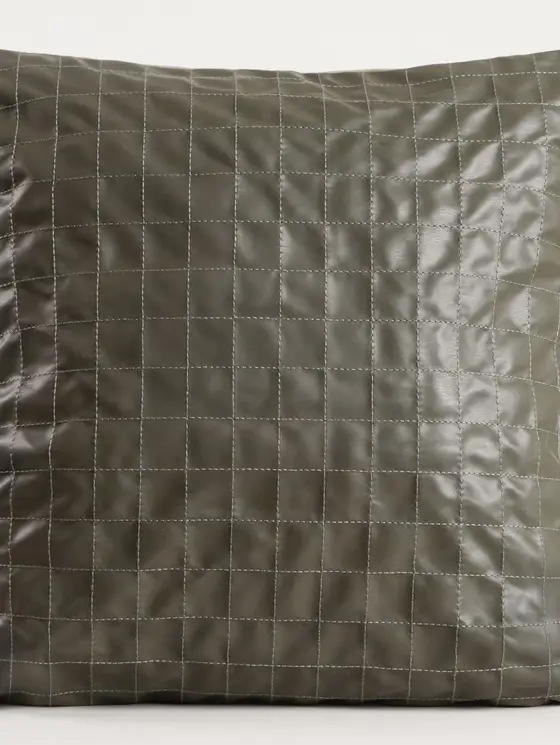 Poszewka KATAD z ekoskóry z ozdobnymi przeszyciami zielona 45x45cm