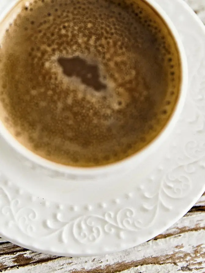 Filiżanka ze spodkiem SYLIA porcelanowa mała biała z ornamentem 0,09 l