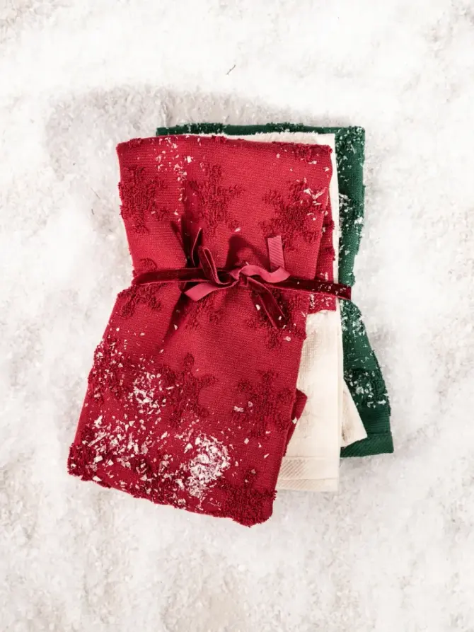 Zestaw ręczników SNOWFLAKE ze świątecznym motywem 30x50 cm