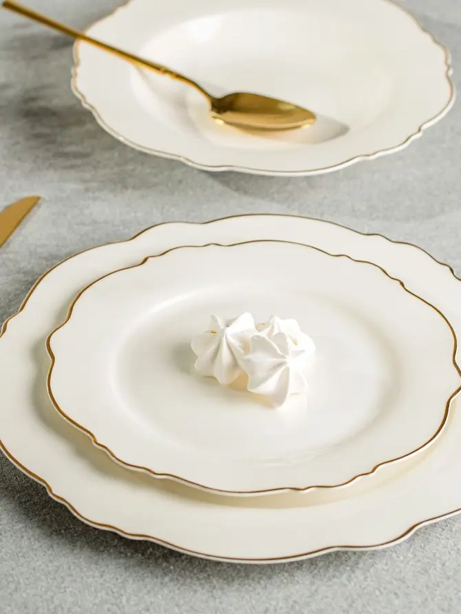 Talerz ELORIA porcelanowy obiadowy ze złotym rantem 27 cm