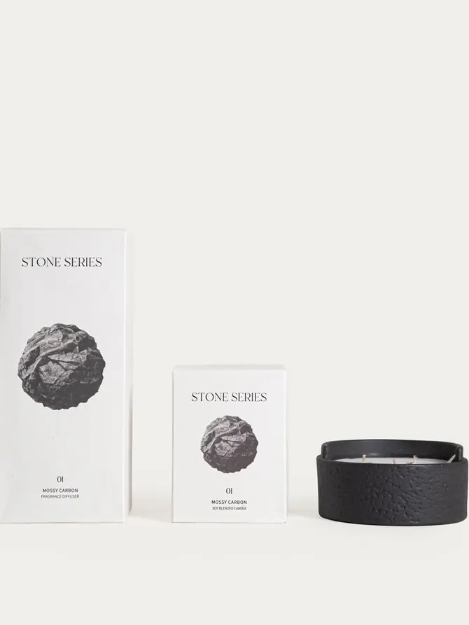 Świeca zapachowa z woskiem sojowym STONE 01 Mossy Carbon 290 g