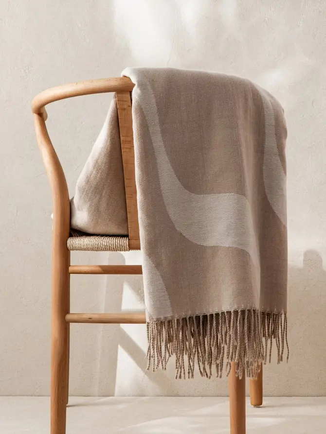 Koc KALOR beżowy żakardowy we wzór z frędzlami 135x200cm