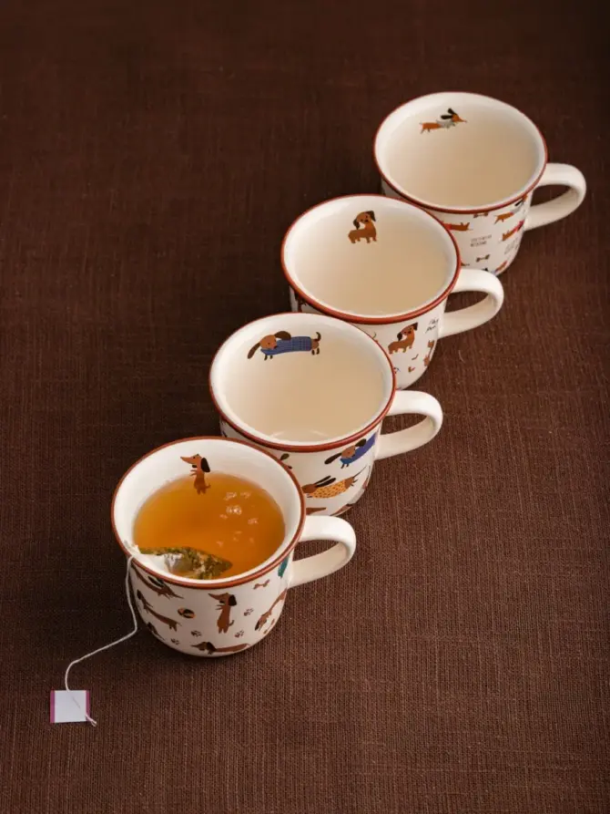 Kubek BOOP porcelanowy w bawiące się jamniki 0,3 l